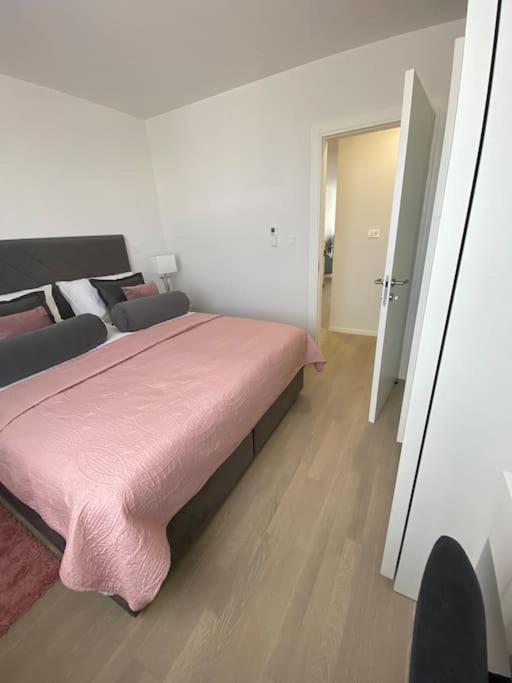 New Modern Apt Near Old Town - Private Parking ザダル エクステリア 写真