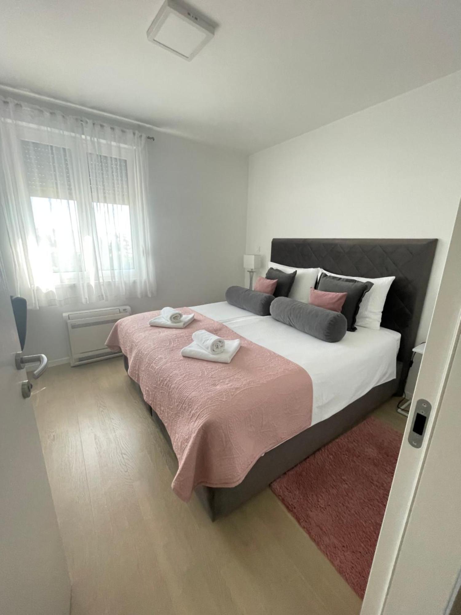 New Modern Apt Near Old Town - Private Parking ザダル エクステリア 写真